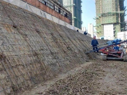 右江建筑边坡支护