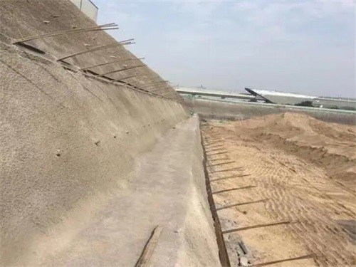 右江河道边坡加固